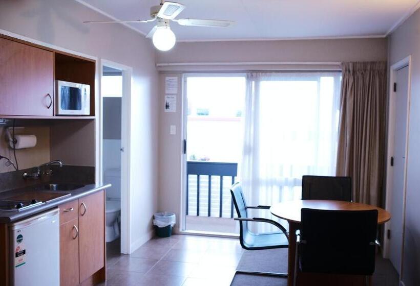 استودیوی استاندارد, Kiwi Studios Motel