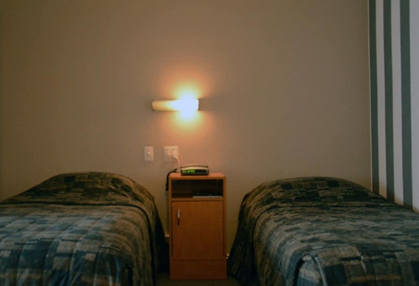 استودیو خانوادگی, Kiwi Studios Motel