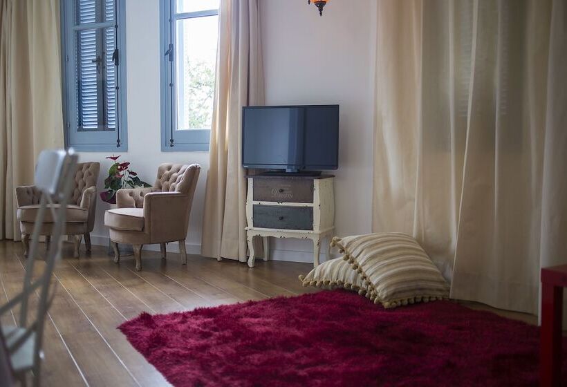 استودیوی لوکس, Operetta House
