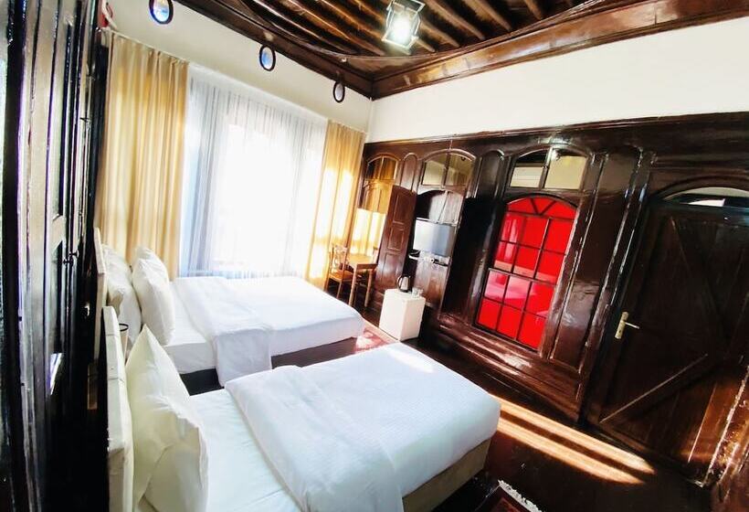 اتاق استاندارد سه نفره, Dostlar Konagi Butik Otel