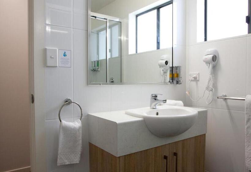 اتاق استاندارد یک تخته با تخت دونفره بزرگ, Abode37 Motel Emerald