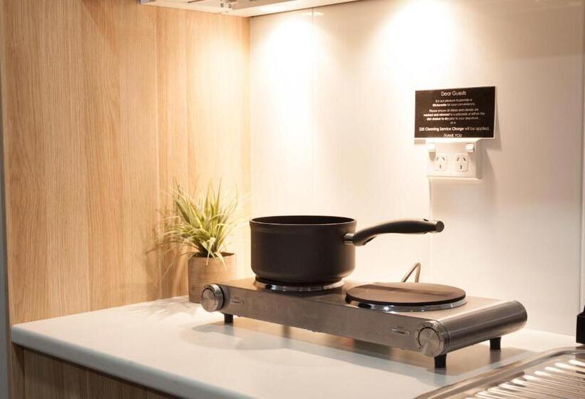 استودیوی استاندارد, Abode37 Motel Emerald