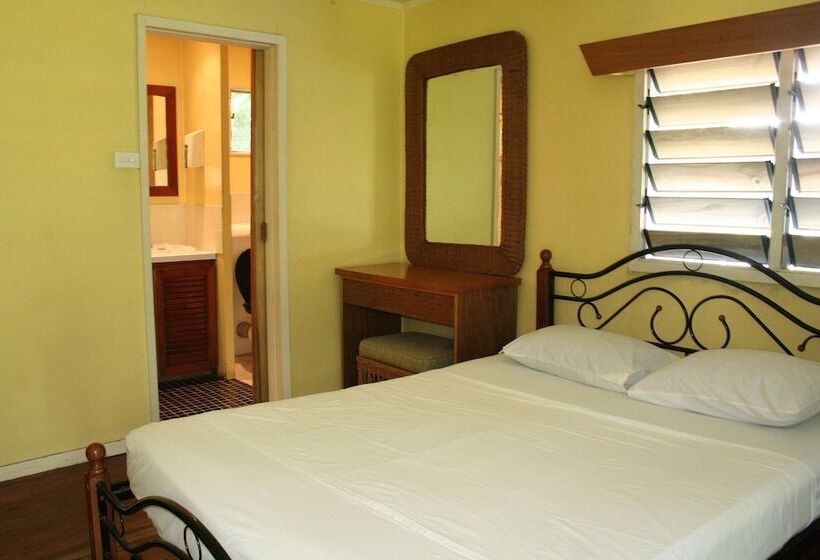 Deluxe Room, Ratu Kini Backpackers And Dive Resort