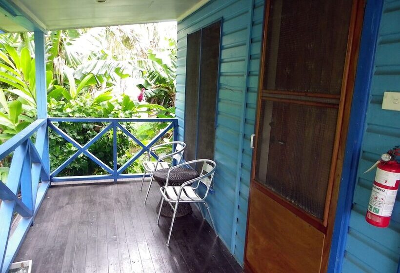 Deluxe Room, Ratu Kini Backpackers And Dive Resort