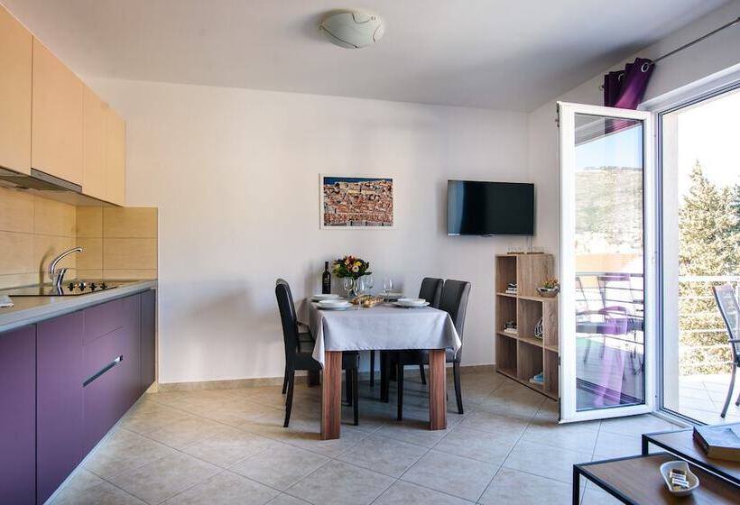 سوئیت راحتی, California Apartments
