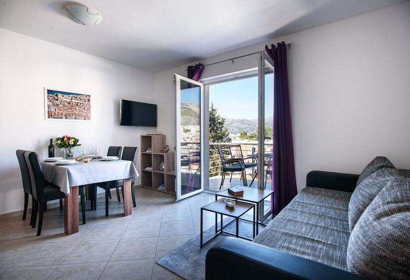 سوئیت راحتی, California Apartments