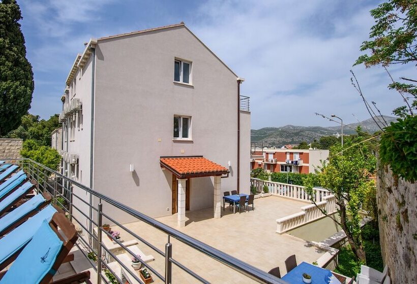 سوئیت راحتی, California Apartments