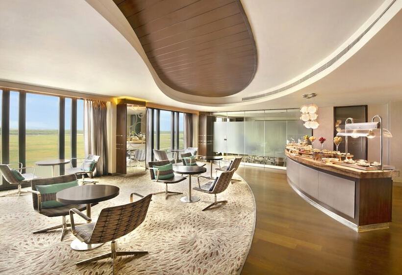 Номер Executive, Pullman New Delhi Aerocity An Accor Hotels Brand