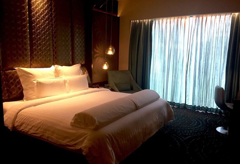 Deluxe Room, Pullman New Delhi Aerocity  International Airport