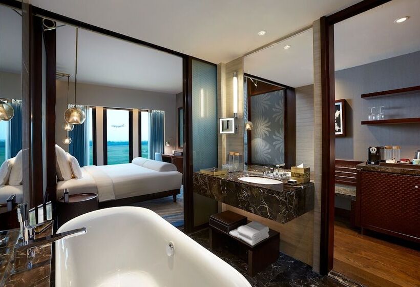 Номер Executive, Pullman New Delhi Aerocity An Accor Hotels Brand