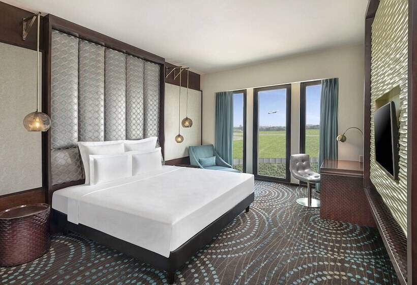Номер Executive, Pullman New Delhi Aerocity An Accor Hotels Brand