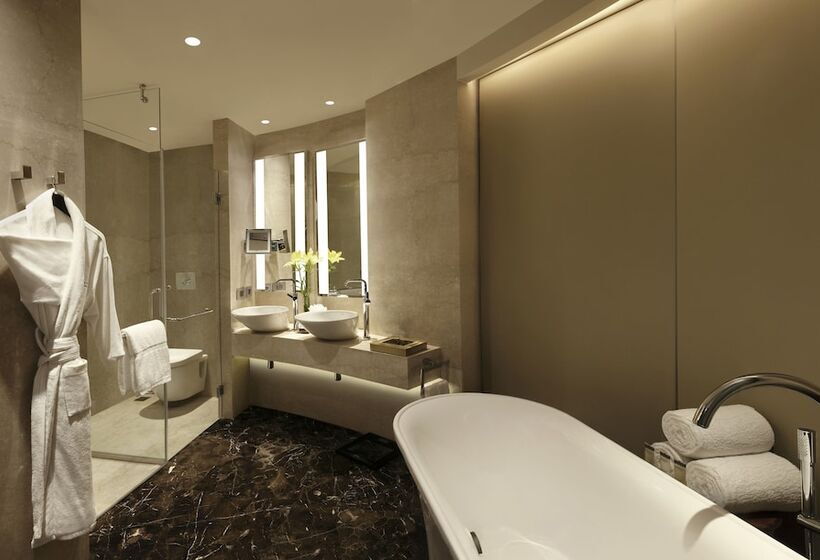 Номер Executive, Pullman New Delhi Aerocity An Accor Hotels Brand