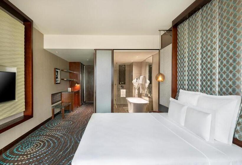 Номер Deluxe Кровать Кинг, Pullman New Delhi Aerocity An Accor Hotels Brand