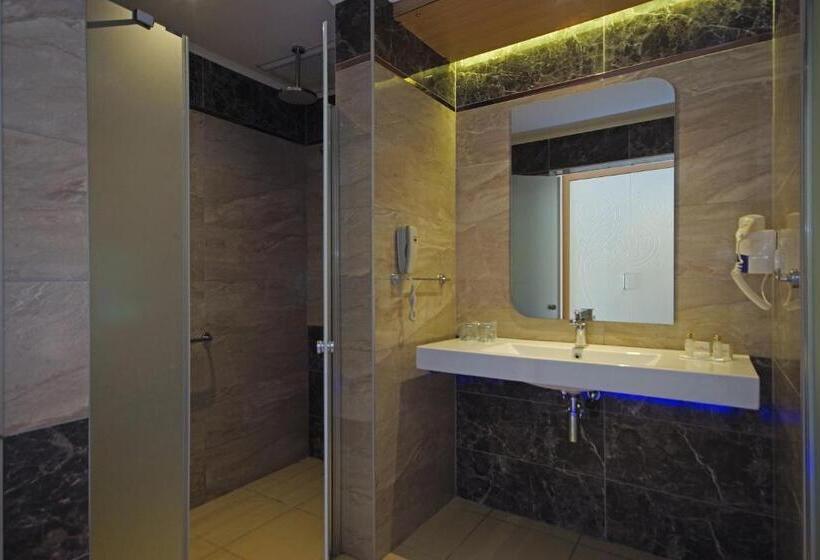 اتاق سوپریور سه تخته, Royal Garden Beach Hotel   All Inclusive
