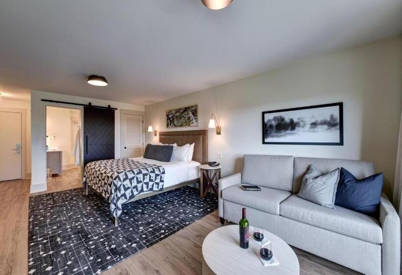 اتاق لوکس با تخت بزرگ, Sea Palms Resort
