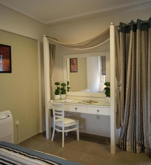 شقة غرفة واحدة, Mantinia Bay