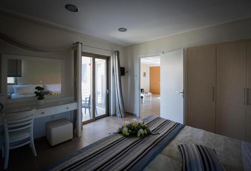 شقة غرفة واحدة, Mantinia Bay