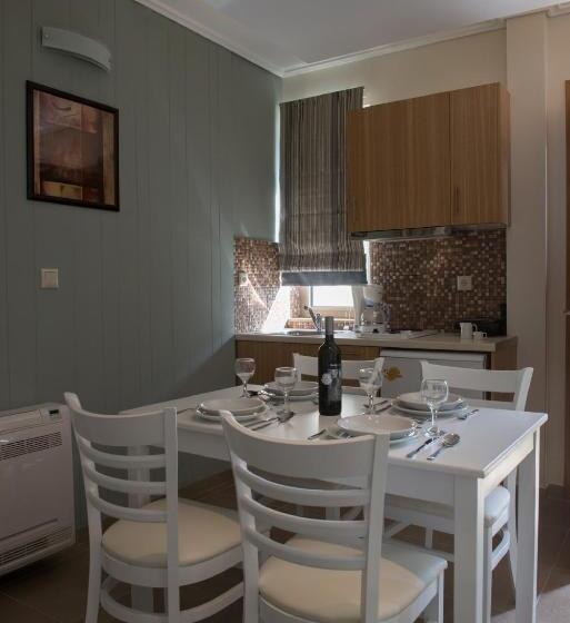 إستديو عائلى, Mantinia Bay