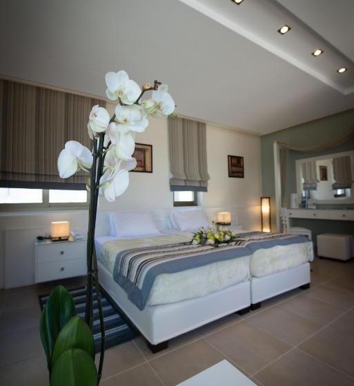 إستديو عائلى, Mantinia Bay