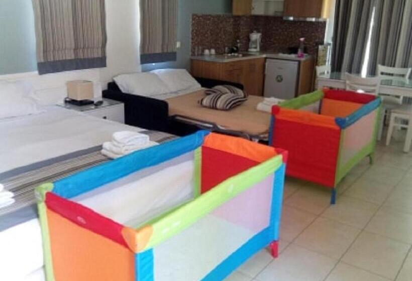 إستديو عائلى, Mantinia Bay