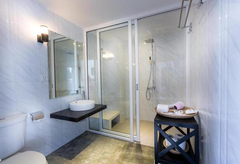 اتاق لوکس با چشم‌انداز استخر, Mary Beach Hotel & Resort