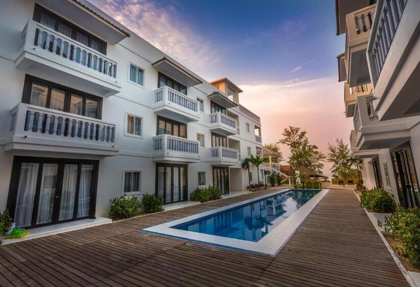 اتاق لوکس با چشم‌انداز استخر, Mary Beach Hotel & Resort