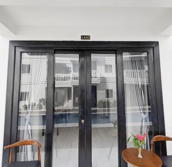 اتاق لوکس با چشم‌انداز استخر, Mary Beach Hotel & Resort