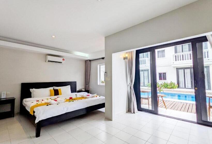 اتاق لوکس با چشم‌انداز استخر, Mary Beach Hotel & Resort