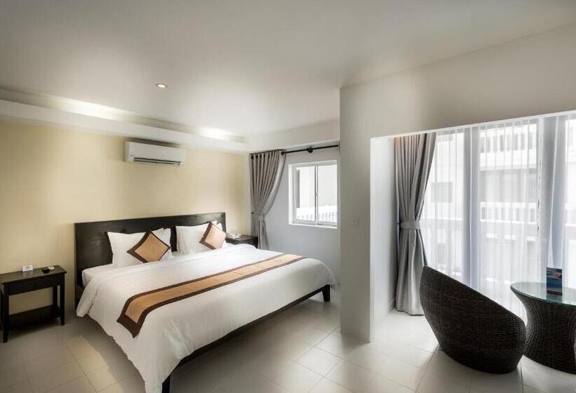اتاق لوکس با چشم‌انداز استخر, Mary Beach Hotel & Resort