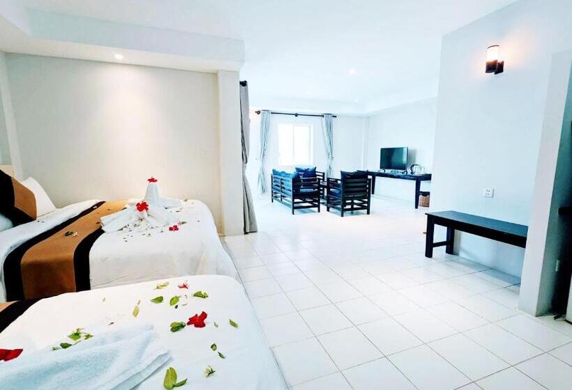 اتاق خانوادگی با چشم‌انداز دریا, Mary Beach Hotel & Resort