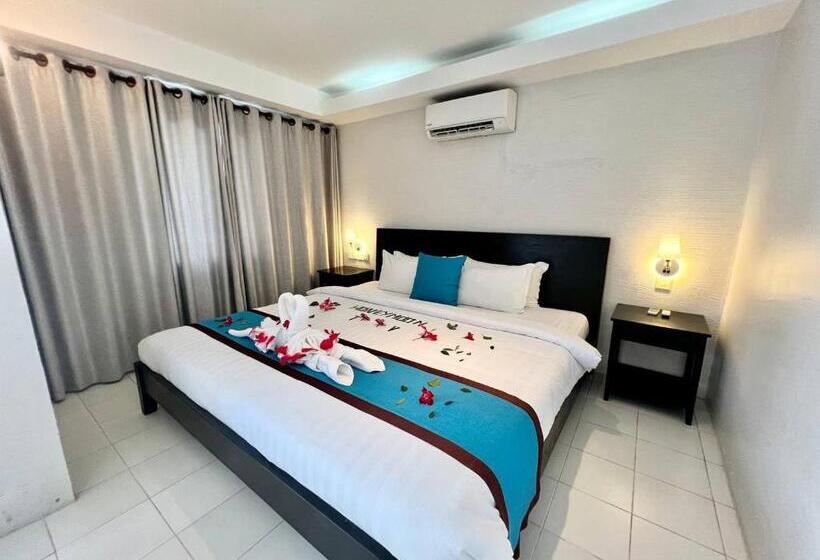 اتاق لوکس با چشم‌انداز استخر, Mary Beach Hotel & Resort