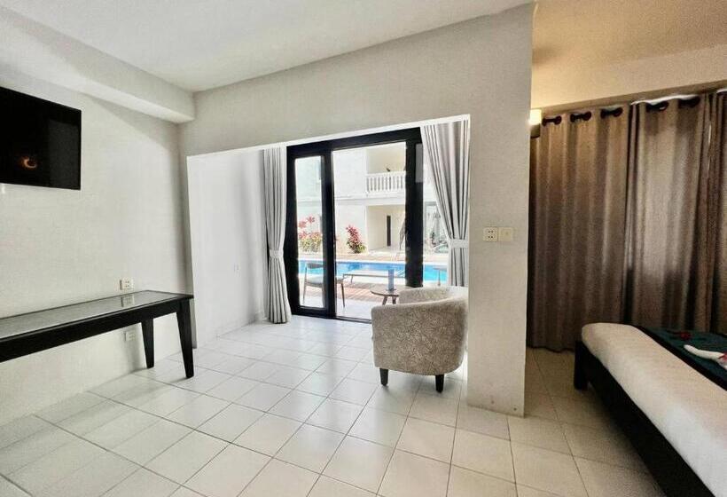 اتاق لوکس با چشم‌انداز استخر, Mary Beach Hotel & Resort