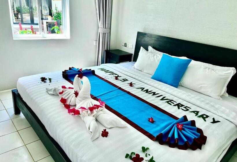 اتاق لوکس با چشم‌انداز استخر, Mary Beach Hotel & Resort