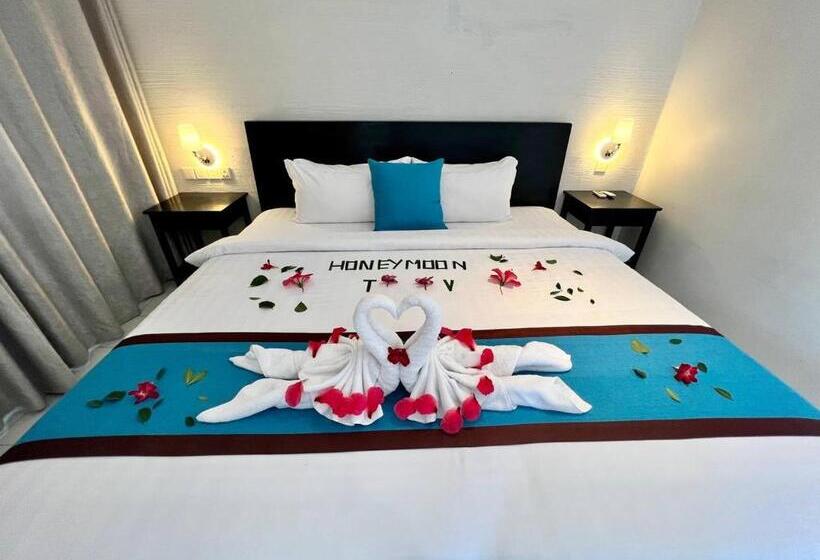 اتاق لوکس با چشم‌انداز استخر, Mary Beach Hotel & Resort
