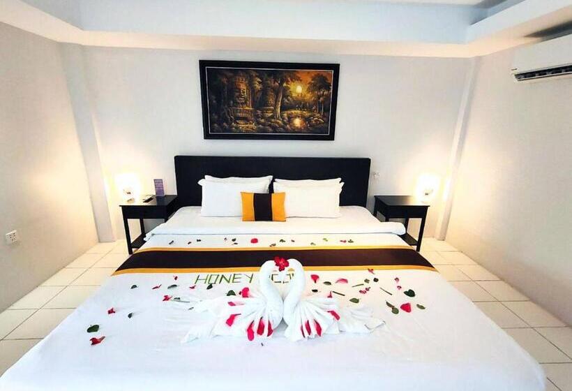سوئیت با بالکن, Mary Beach Hotel & Resort