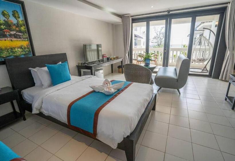 سوییت خانوادگی, Mary Beach Hotel & Resort