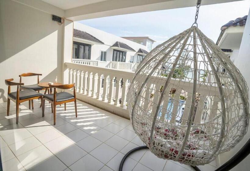 سوییت خانوادگی, Mary Beach Hotel & Resort