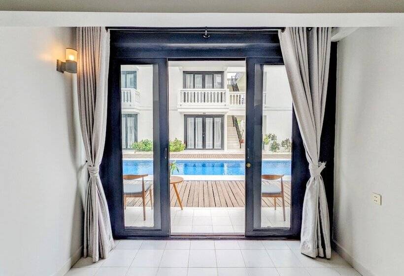 اتاق لوکس با چشم‌انداز استخر, Mary Beach Hotel & Resort