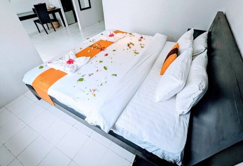 اتاق لوکس با چشم‌انداز استخر, Mary Beach Hotel & Resort