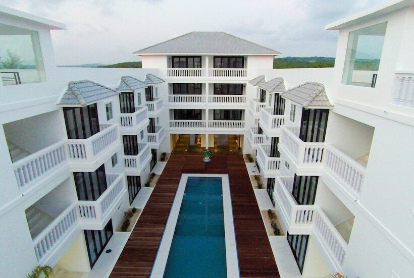 سوییت خانوادگی, Mary Beach Hotel & Resort