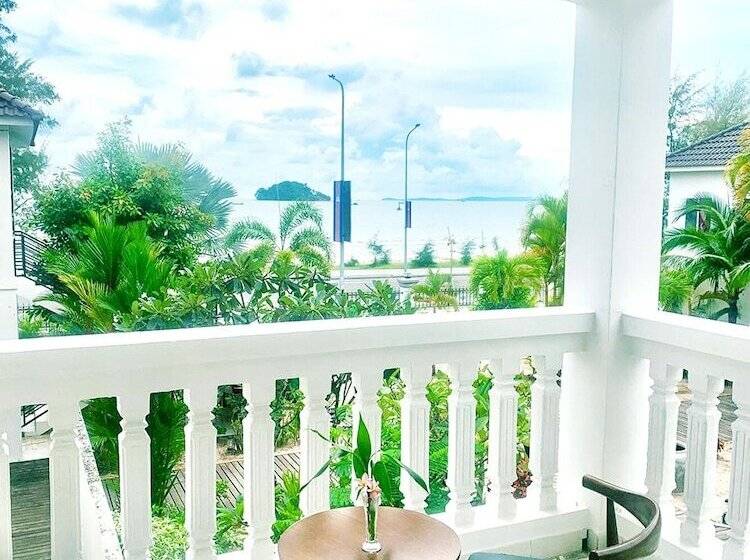 اتاق خانوادگی با چشم‌انداز دریا, Mary Beach Hotel & Resort