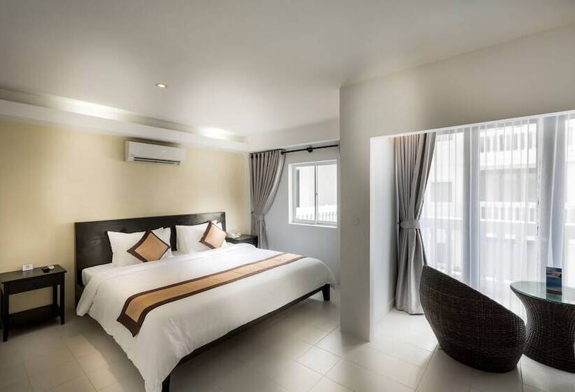 اتاق لوکس با چشم‌انداز استخر, Mary Beach Hotel & Resort