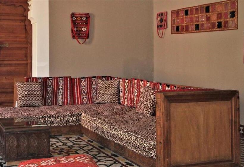 سوییت جونیور, R´mila Medina Fez