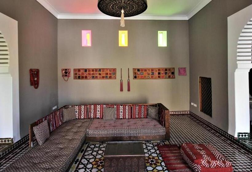 سوییت جونیور, R´mila Medina Fez