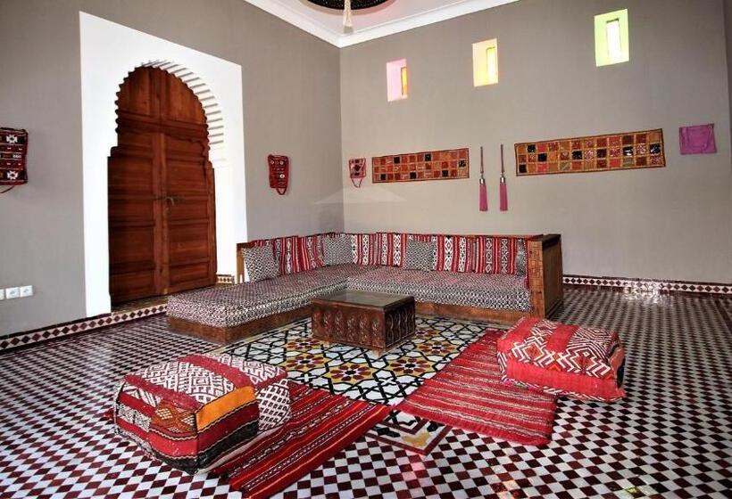 سوییت جونیور, R´mila Medina Fez