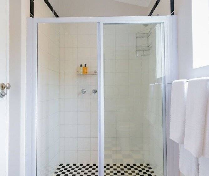 استودیوی استاندارد, Eendracht Apartments