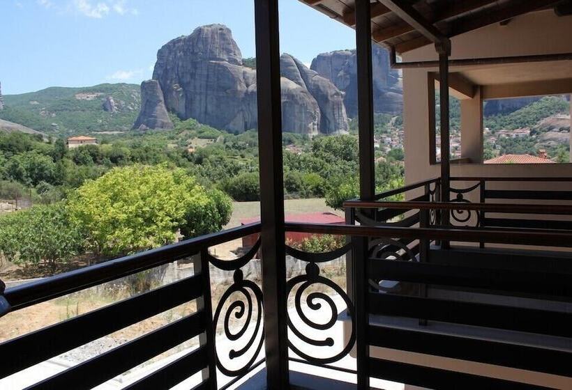 اتاق استاندارد سه تخته با چشم‌انداز, Grand Meteora