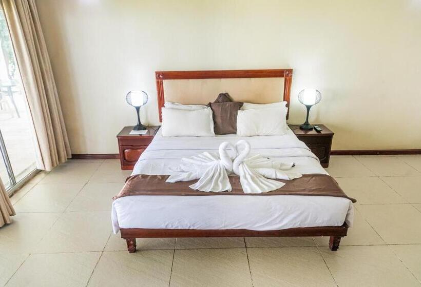 اتاق استاندارد با چشم‌انداز دریاچه, Lake Safari Lodge