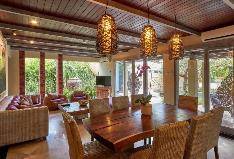 ویلای 4 خوابه, The Royal Purnama   Adults Only