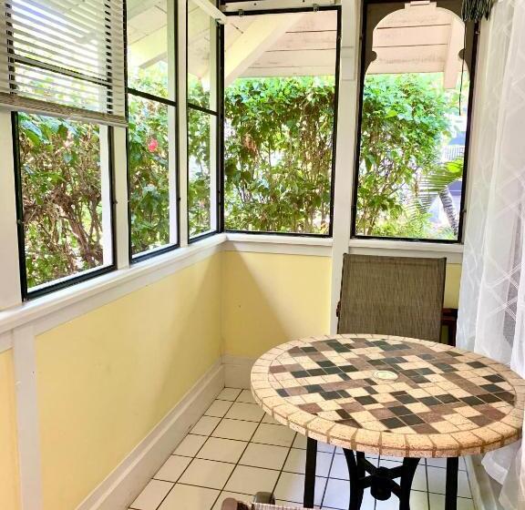 اتاق استاندارد, Big Island Retreat